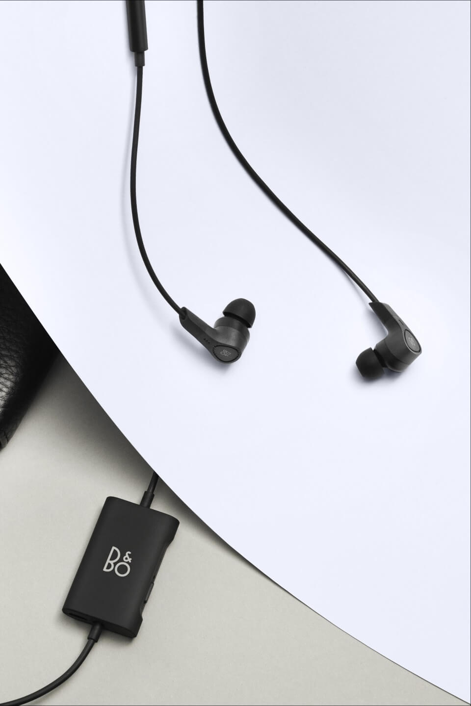 BeoPlay E4 - improved design of remote control