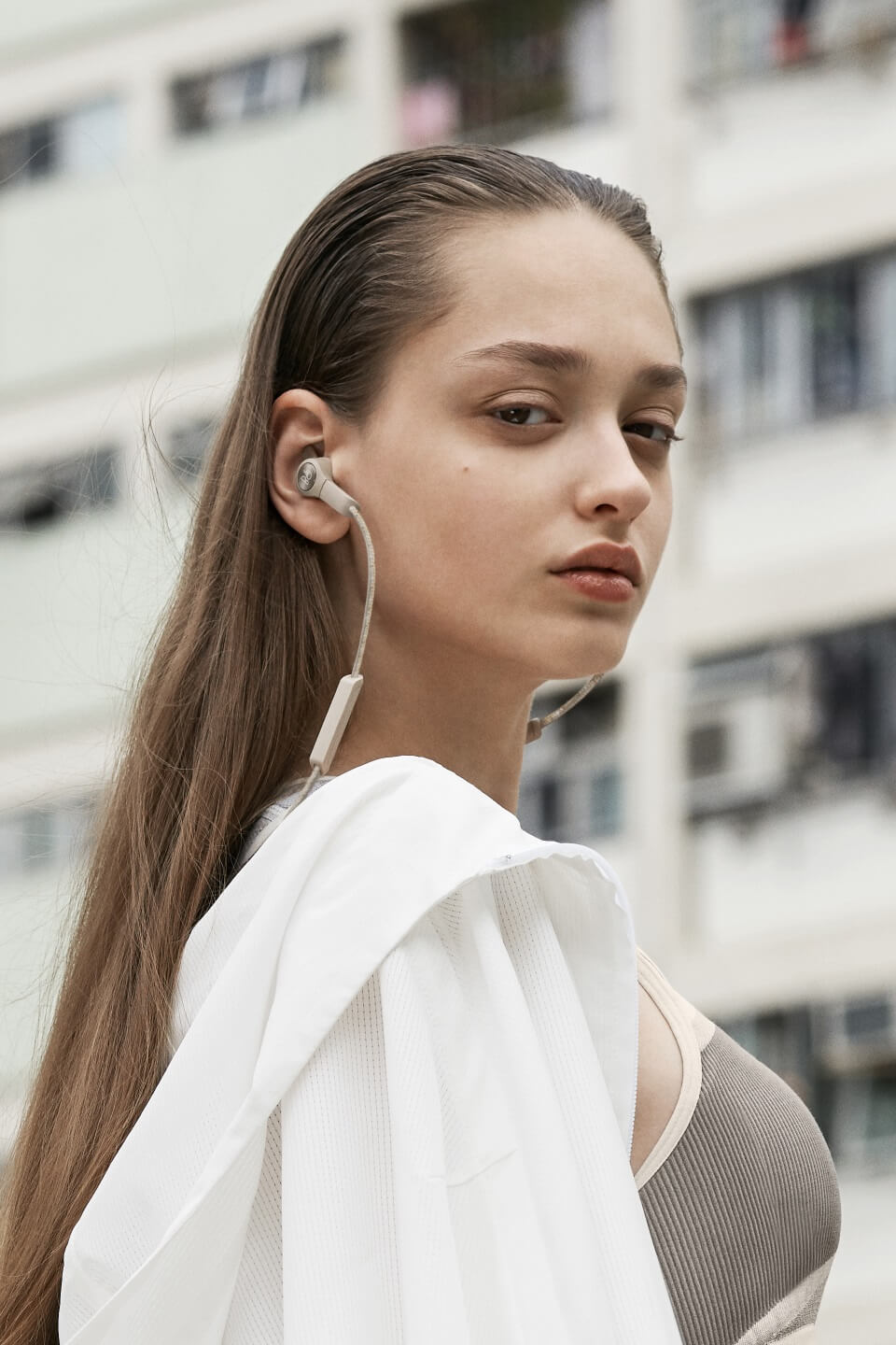 Beoplay E6 sand