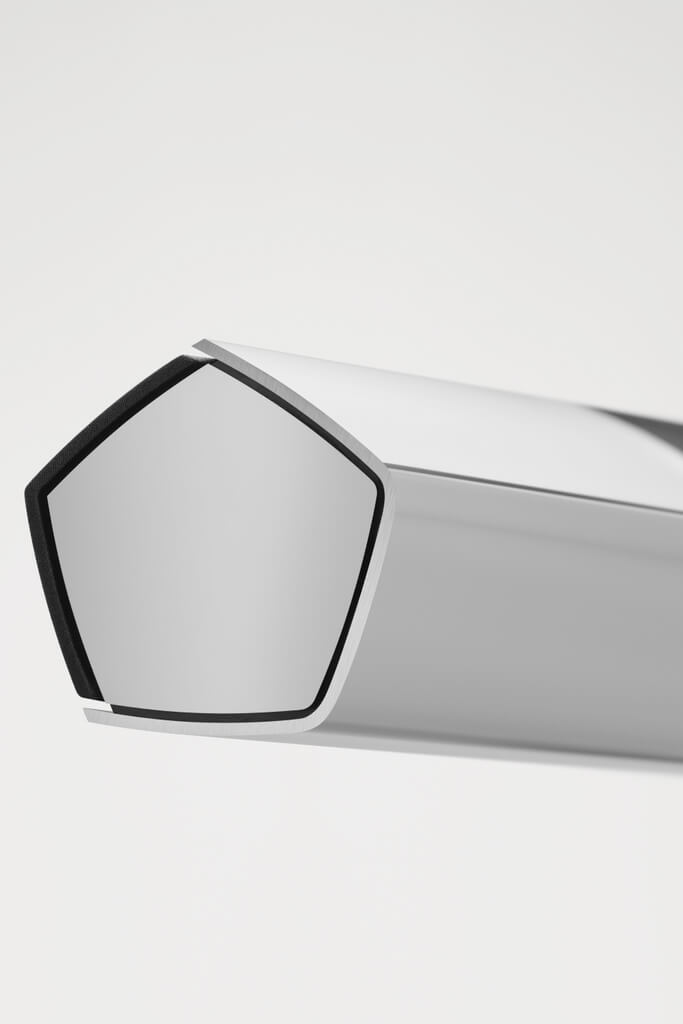 BeoSound 35 auf Tischstandfuß